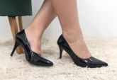 Scarpin Preto Verniz Bico Fino Salto 9 cm