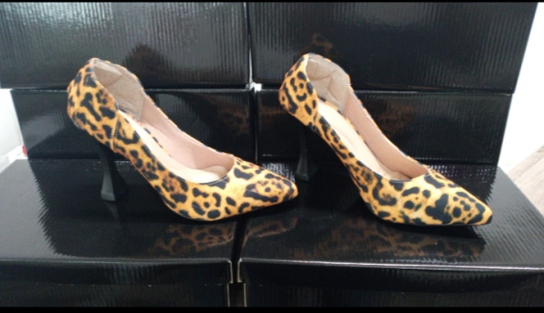 Scarpin Animal Print Onça Salto Taça 7 cm