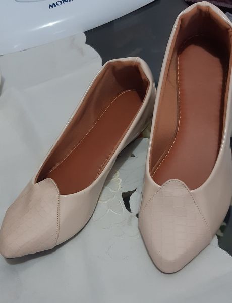 Sapatilha Confort Nude Verniz Croco