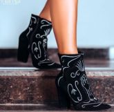 Bota Torricella Napa Preto Bordado Cano Curto Referência: C65017
