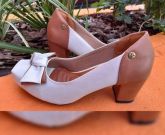 Scarpin Tubarão Microgel Marrom com Branco Fosco Salto 4 cm
