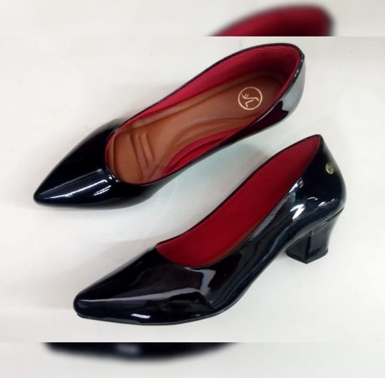 Scarpin Microgel Preto Vinil Salto Bloco 3 cm