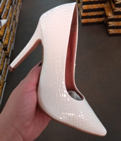 Scarpin Branco Croco Salto 7cm