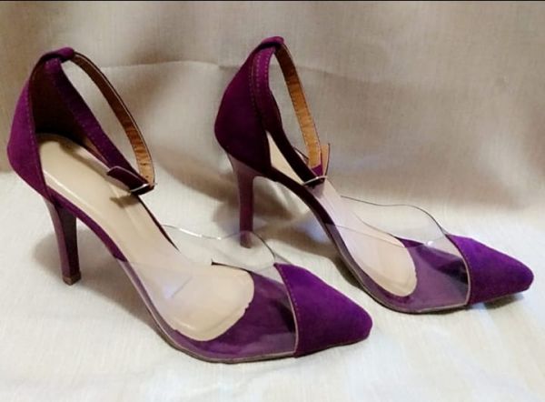 Scarpin Violeta Camurçada com Vinil Salto 7 cm