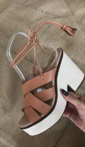 Sandalia Anabela Luiza Amaral Luxo Tiras Caramelo Salto 8 cm